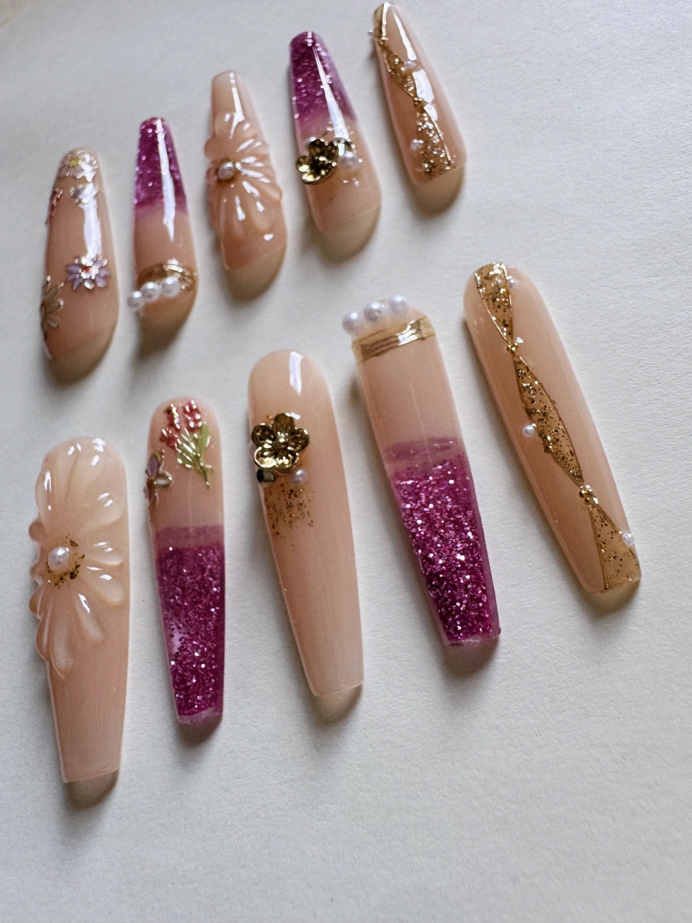 Golden Lotus Hand Drawn New Chinese Style Cat Eye Flowing Sand Nail Art