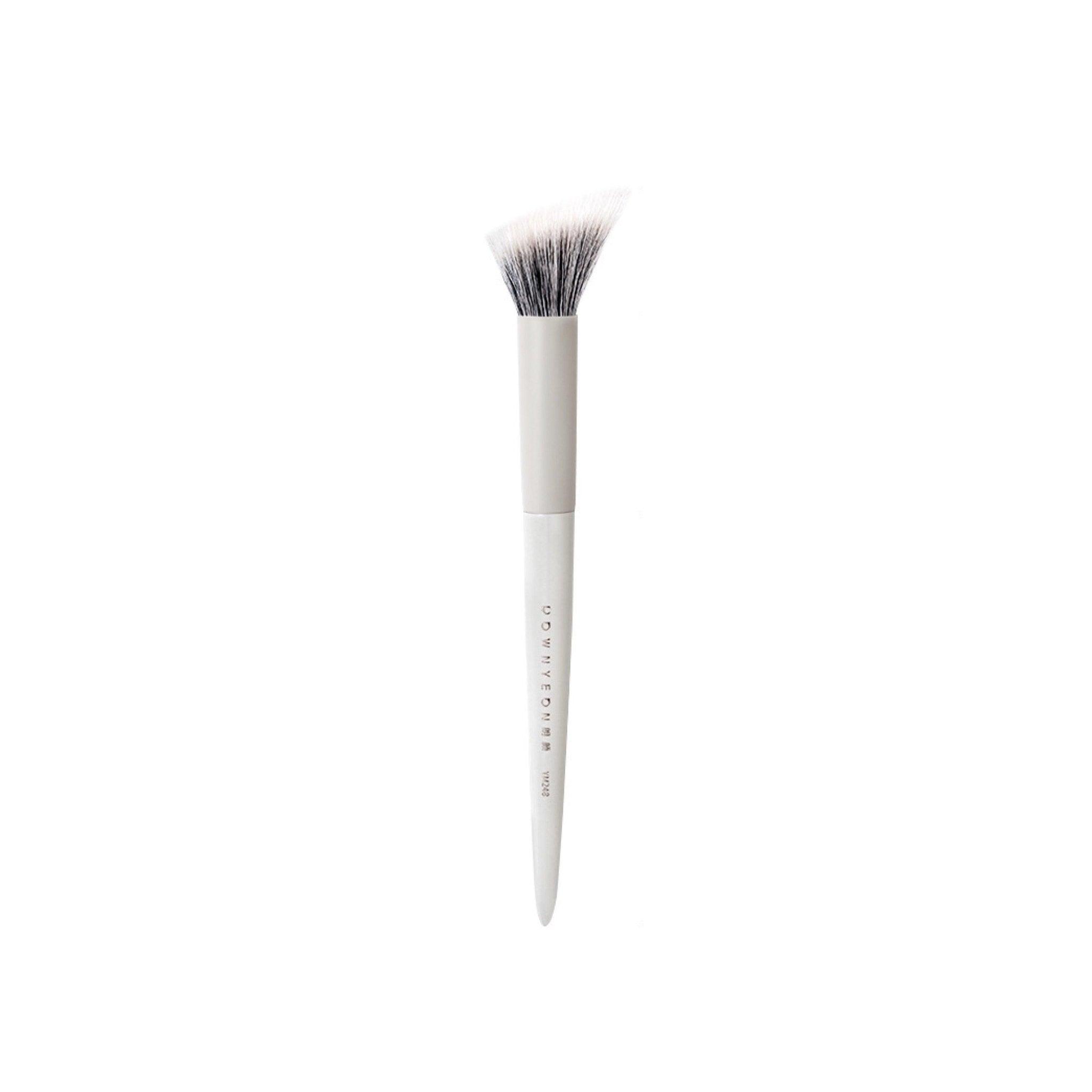 Rownyeon Blush Brush YM248 - Chic Decent
